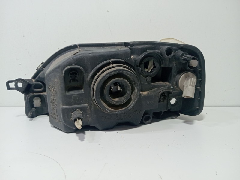 Recambio de faro derecho para dacia logan (ls_) 1.5 dci (ls04) referencia OEM IAM 8200211006  