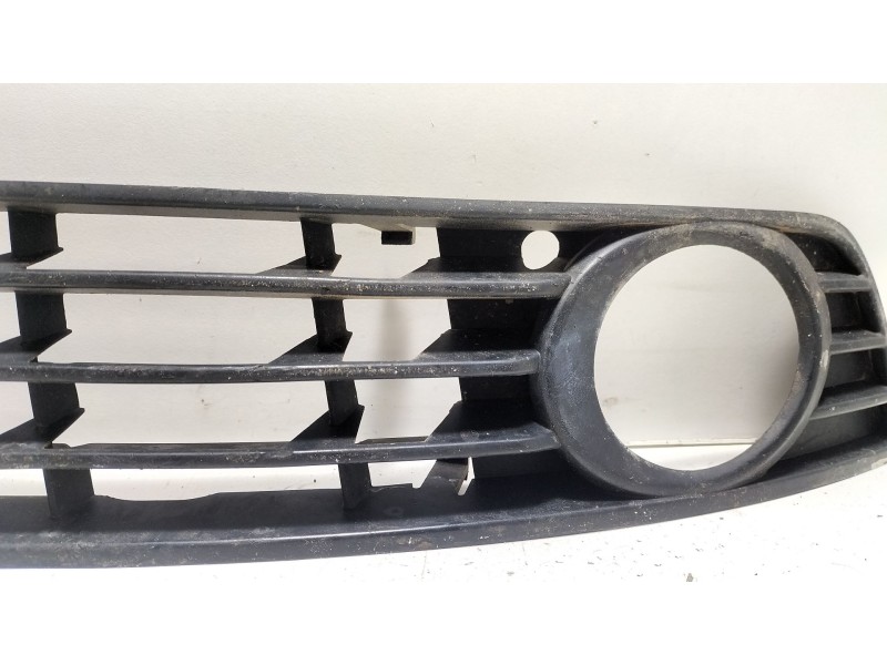 Recambio de rejilla delantera para audi a4 b6 (8e2) 1.9 tdi referencia OEM IAM 8E0807682  
