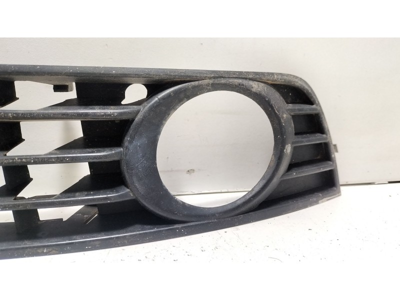 Recambio de rejilla delantera para audi a4 b6 (8e2) 1.9 tdi referencia OEM IAM 8E0807682  
