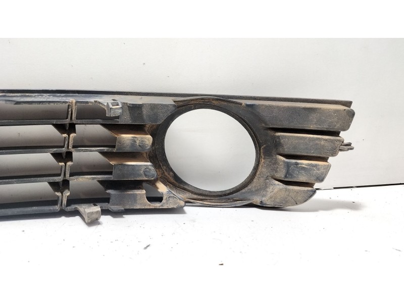 Recambio de rejilla delantera para audi a4 b6 (8e2) 1.9 tdi referencia OEM IAM 8E0807682  