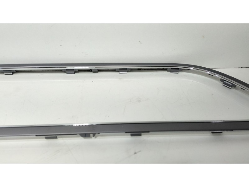 Recambio de moldura para seat leon st (5f8) 1.0 tsi referencia OEM IAM 5F1858061A  