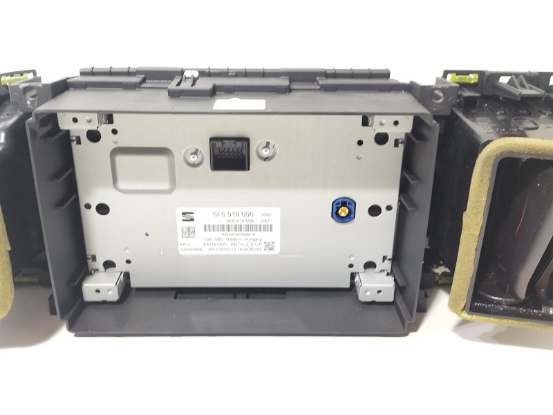 Recambio de pantalla multifuncion para seat leon st (5f8) 1.0 tsi referencia OEM IAM 5F0919606  