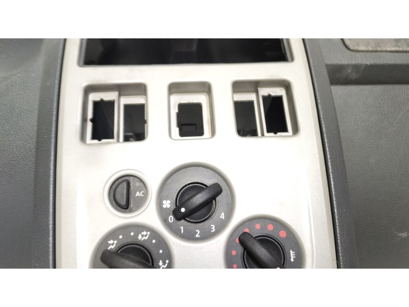 Recambio de salpicadero para dacia logan (ls_) 1.5 dci (ls0w) referencia OEM IAM 681002065R  