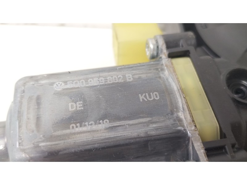 Recambio de motor elevalunas delantero derecho para seat leon st (5f8) 1.0 tsi referencia OEM IAM 5Q0959802B  