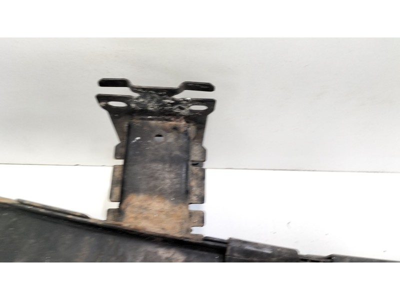 Recambio de refuerzo paragolpes delantero para land rover discovery iv (l319) 3.0 sdv6 4x4 referencia OEM IAM AH2213D020AA  