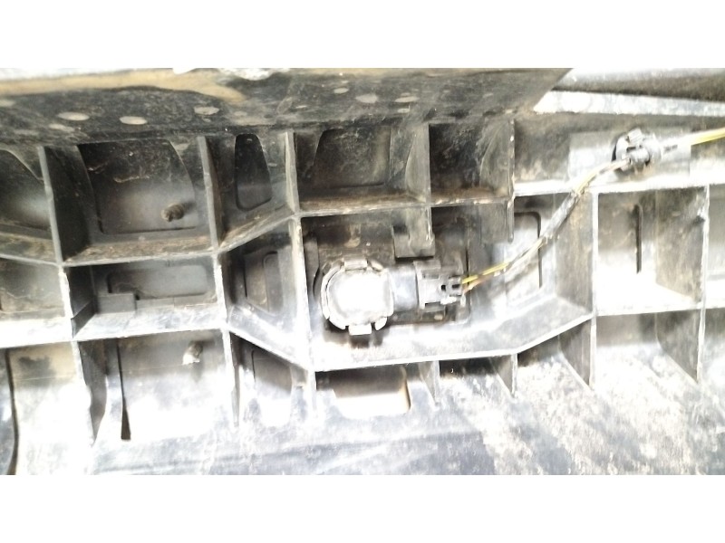 Recambio de paragolpes delantero para land rover discovery iv (l319) 3.0 sdv6 4x4 referencia OEM IAM LR058014  