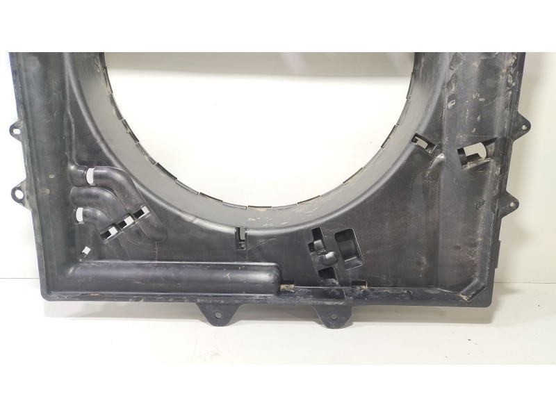 Recambio de envolvente electroventilador para land rover discovery iv (l319) 3.0 sdv6 4x4 referencia OEM IAM AH328K619AC  