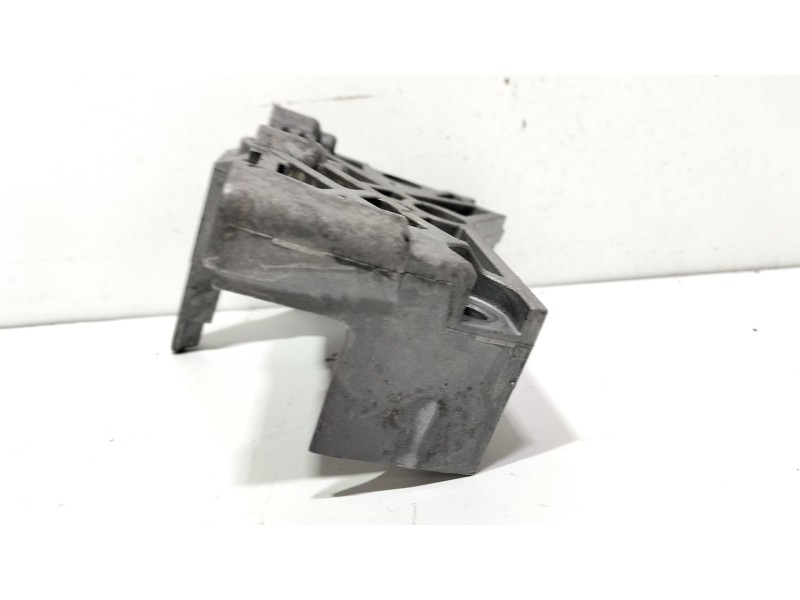 Recambio de soporte motor para renault scenic ii 1.5 dci diesel referencia OEM IAM 8200871583  