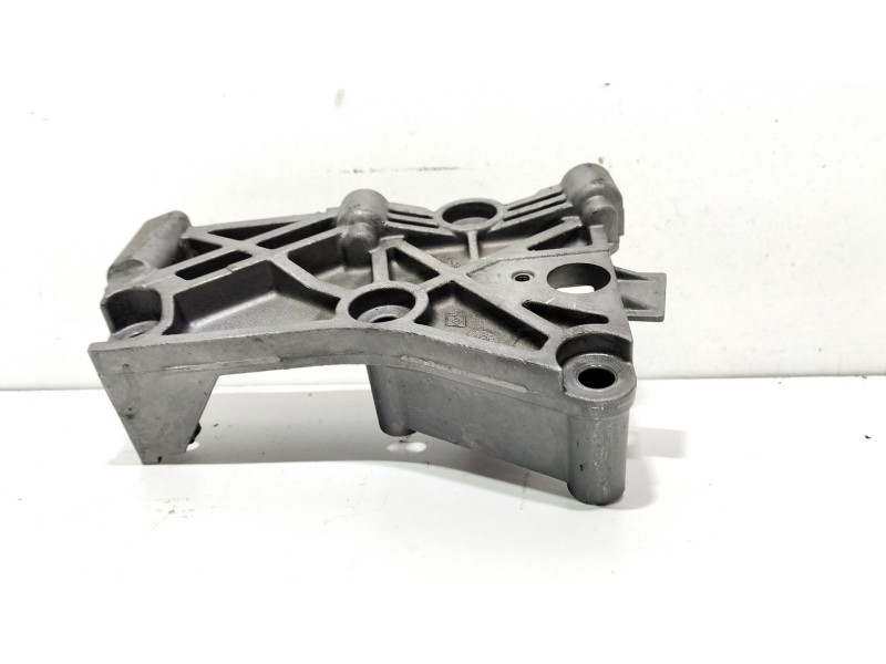 Recambio de soporte motor para renault scenic ii 1.5 dci diesel referencia OEM IAM 8200871583  