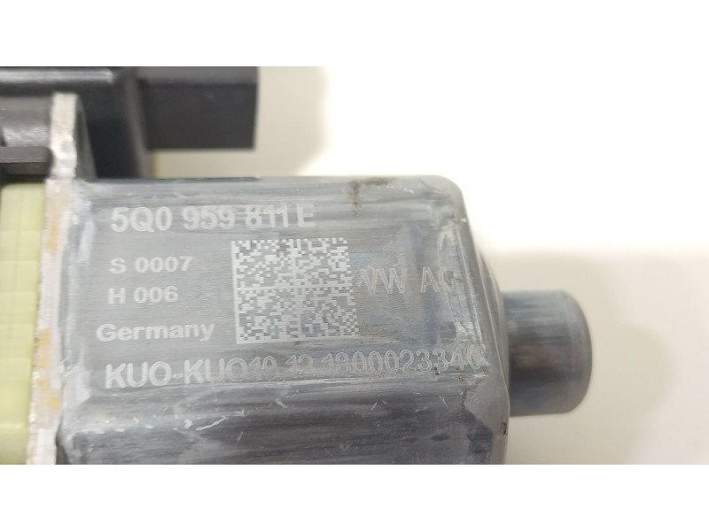 Recambio de motor elevalunas trasero izquierdo para seat leon st (5f8) 1.0 tsi referencia OEM IAM 5Q0959811E  