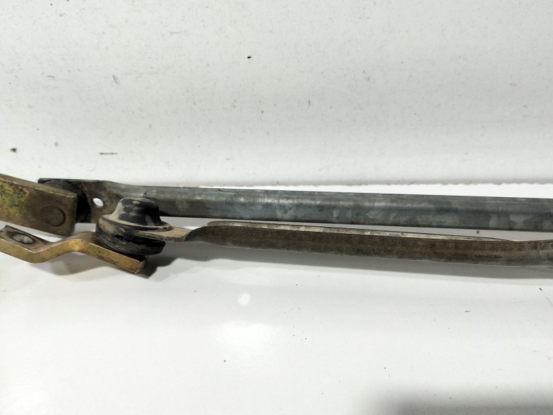 Recambio de brazo limpia delantero derecho para nissan terrano ii (r20) 3.0 di 4wd referencia OEM IAM TERRANO II (R20) 2.7 TDi 4