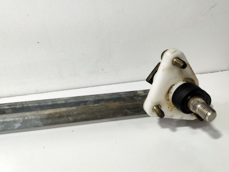Recambio de brazo limpia delantero derecho para nissan terrano ii (r20) 3.0 di 4wd referencia OEM IAM TERRANO II (R20) 2.7 TDi 4