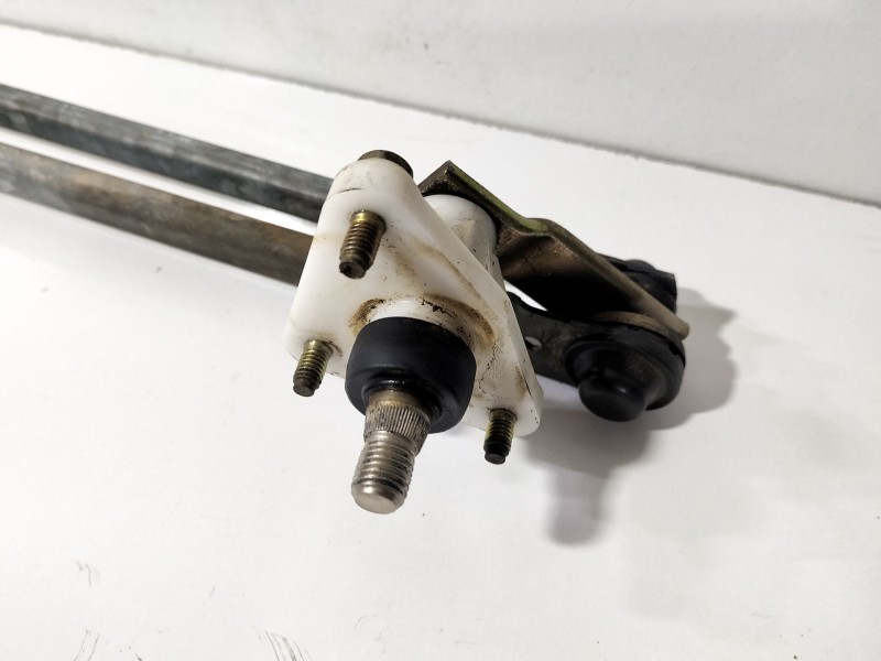 Recambio de brazo limpia delantero derecho para nissan terrano ii (r20) 3.0 di 4wd referencia OEM IAM TERRANO II (R20) 2.7 TDi 4
