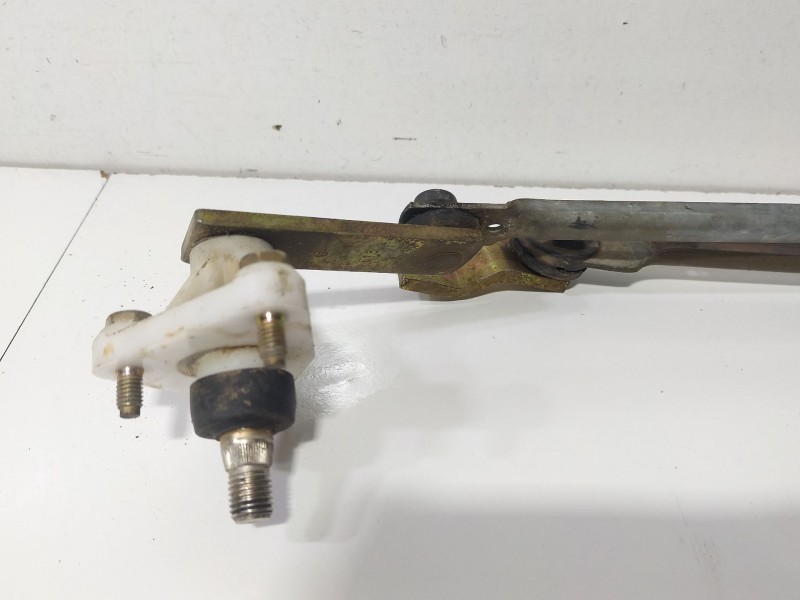 Recambio de brazo limpia delantero derecho para nissan terrano ii (r20) 3.0 di 4wd referencia OEM IAM TERRANO II (R20) 2.7 TDi 4