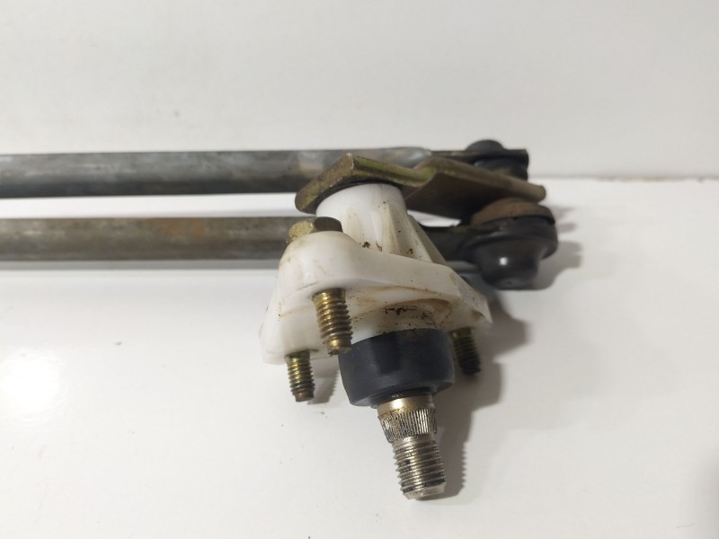 Recambio de brazo limpia delantero derecho para nissan terrano ii (r20) 3.0 di 4wd referencia OEM IAM TERRANO II (R20) 2.7 TDi 4