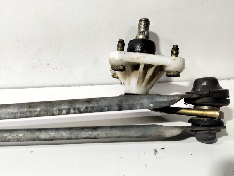 Recambio de brazo limpia delantero derecho para nissan terrano ii (r20) 3.0 di 4wd referencia OEM IAM TERRANO II (R20) 2.7 TDi 4