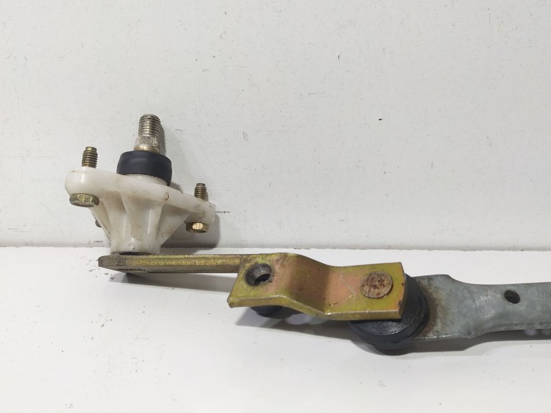 Recambio de brazo limpia delantero derecho para nissan terrano ii (r20) 3.0 di 4wd referencia OEM IAM TERRANO II (R20) 2.7 TDi 4