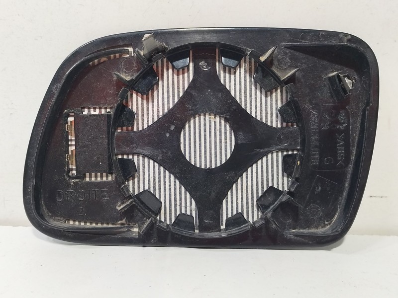 Recambio de cristal retrovisor derecho para peugeot 407 2.0 16v hdi fap referencia OEM IAM 232634016  