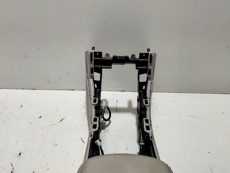 Recambio de consola central para mercedes-benz clase b sports tourer (w246, w242) b 180 cdi (246.200) referencia OEM IAM A246680