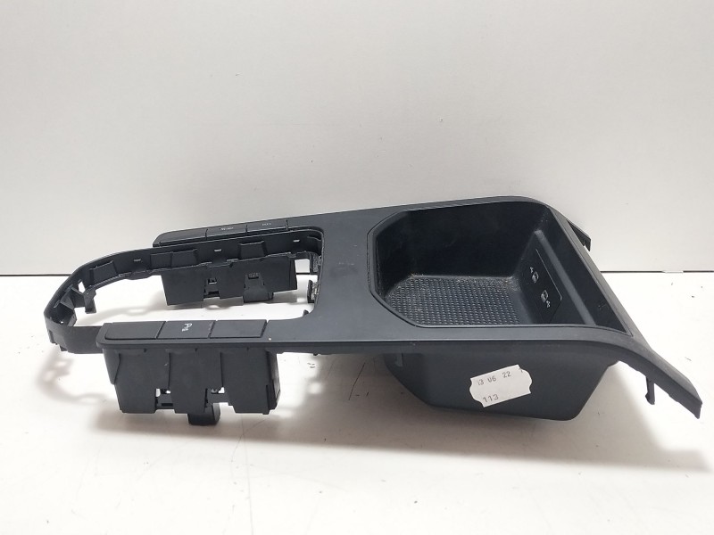 Recambio de consola central para seat ibiza v (kj1, kjg) 1.0 mpi referencia OEM IAM 6F0863283  