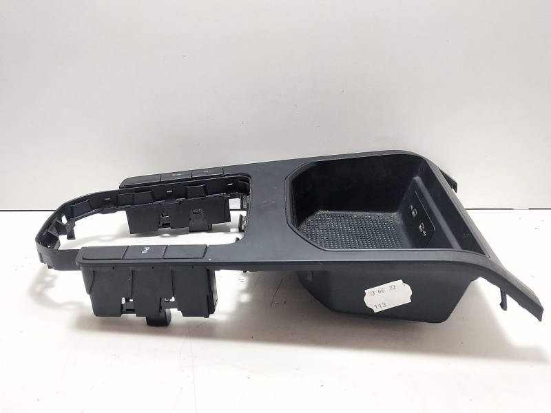 Recambio de consola central para seat ibiza v (kj1, kjg) 1.0 mpi referencia OEM IAM 6F0863283  