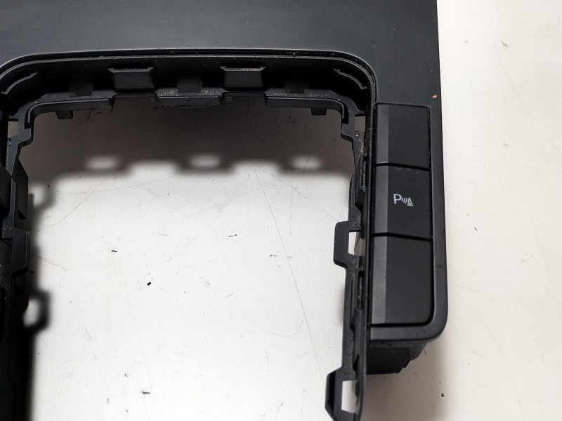 Recambio de consola central para seat ibiza v (kj1, kjg) 1.0 mpi referencia OEM IAM 6F0863283  