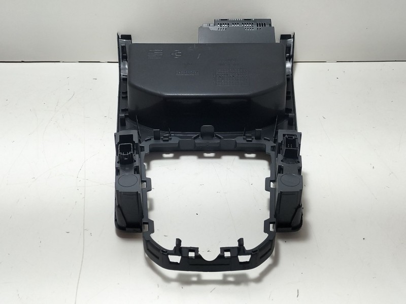 Recambio de consola central para seat ibiza v (kj1, kjg) 1.0 mpi referencia OEM IAM 6F0863283  