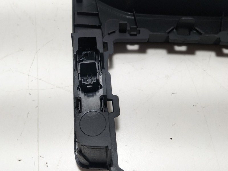 Recambio de consola central para seat ibiza v (kj1, kjg) 1.0 mpi referencia OEM IAM 6F0863283  