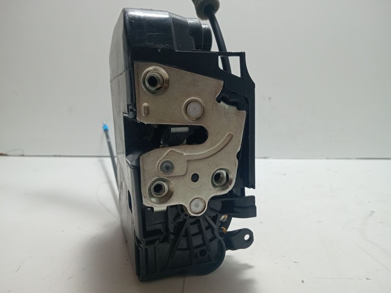 Recambio de cerradura puerta lateral derecha para iveco daily v autobús 50c15 referencia OEM IAM 5801556828  