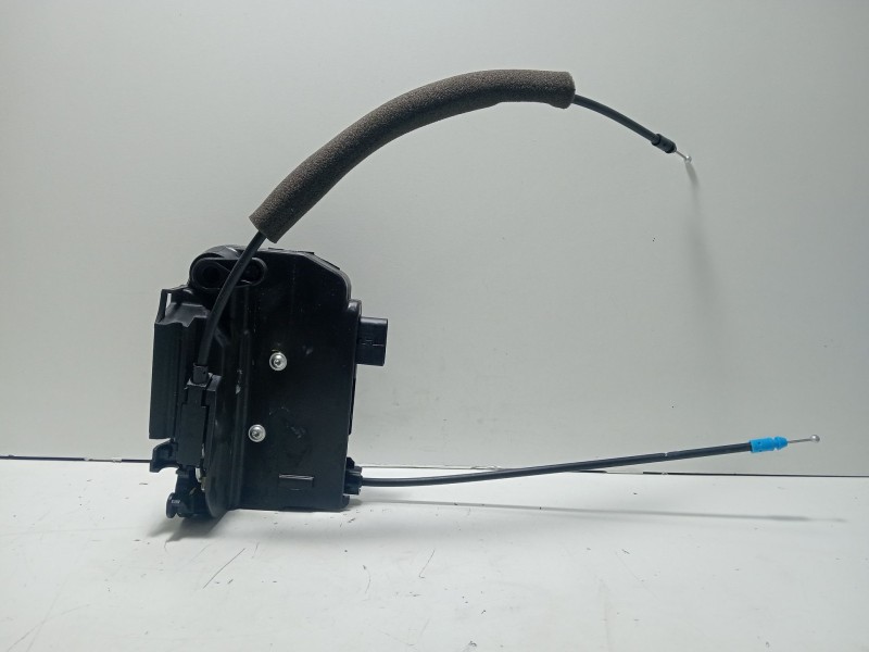 Recambio de cerradura puerta lateral derecha para iveco daily v autobús 50c15 referencia OEM IAM 5801556828  