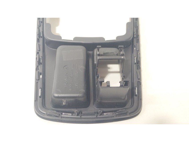 Recambio de moldura para seat leon st (5f8) 1.0 tsi referencia OEM IAM 5F1863283D  