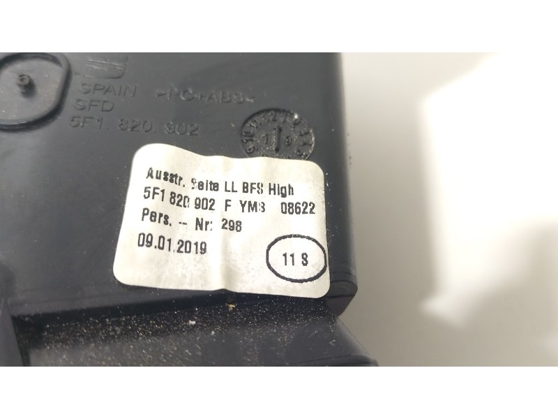Recambio de rejilla aireadora para seat leon st (5f8) 1.0 tsi referencia OEM IAM 5F1820902  