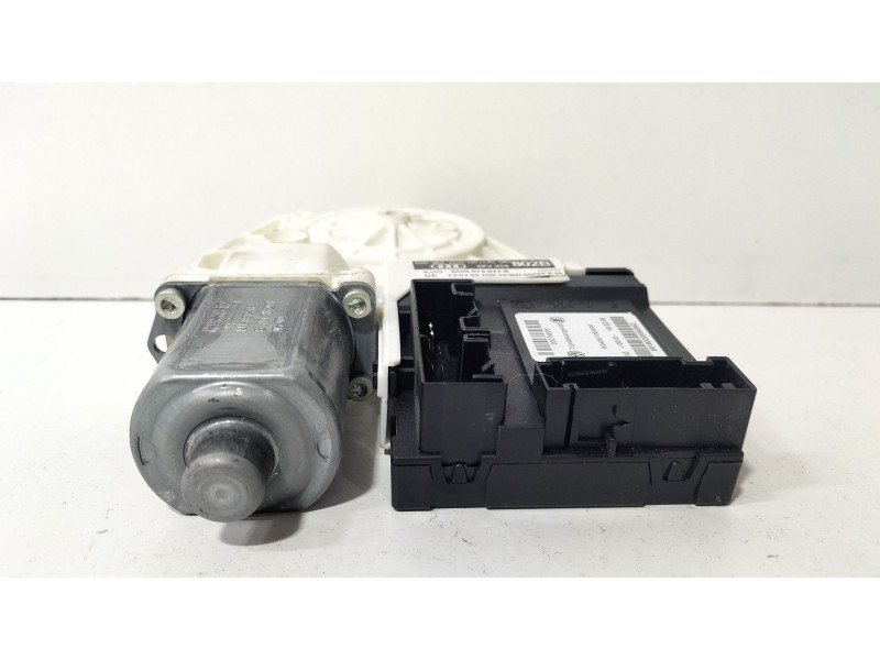 Recambio de motor elevalunas trasero derecho para audi a3 sportback (8p) 1.6 ambiente referencia OEM IAM 8P4959802B  