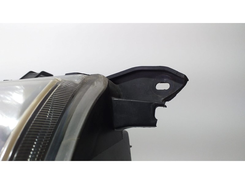 Recambio de faro derecho para mitsubishi montero (v60/v70) 3.2 di-d instyle (3-ptas.) referencia OEM IAM 10087419 73795 R