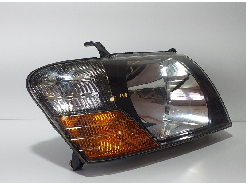 Recambio de faro derecho para mitsubishi montero (v60/v70) 3.2 di-d instyle (3-ptas.) referencia OEM IAM 10087419 73795 R