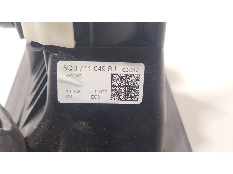 Recambio de palanca cambio para seat leon st (5f8) 1.0 tsi referencia OEM IAM 5Q0711049BJ  