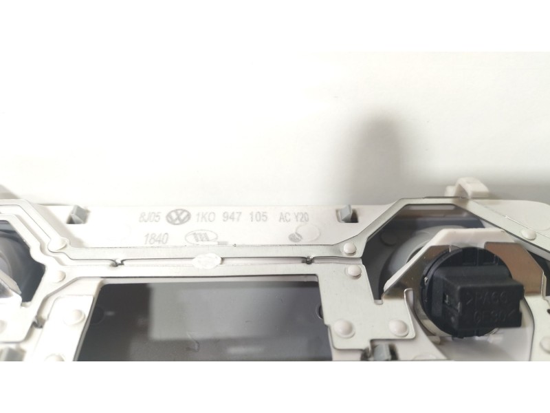 Recambio de luz interior delantera central para seat leon st (5f8) 1.0 tsi referencia OEM IAM 1K0947105  