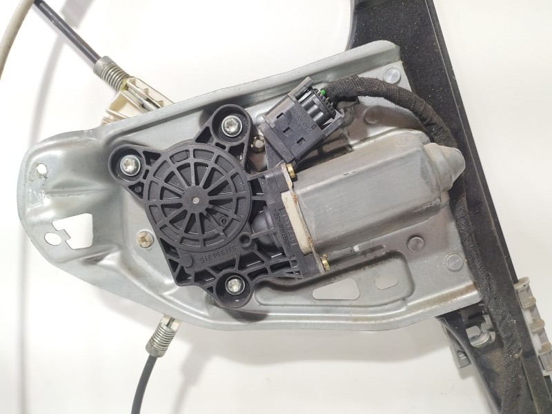 Recambio de elevalunas delantero izquierdo para mercedes-benz clase c (w203) berlina 2.2 cdi cat referencia OEM IAM A2037201746 