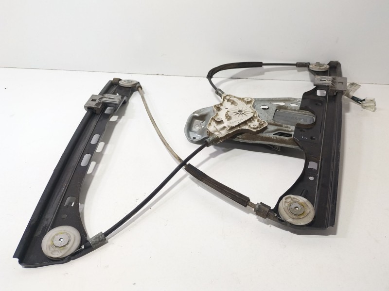 Recambio de elevalunas delantero izquierdo para mercedes-benz clase c (w203) berlina 2.2 cdi cat referencia OEM IAM A2037201746 