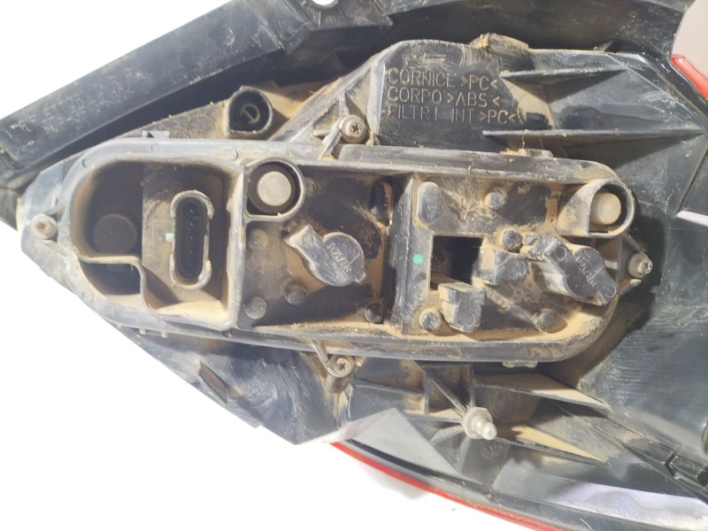 Recambio de piloto trasero izquierdo para ford ka (ru8) 1.2 referencia OEM IAM 1579396  