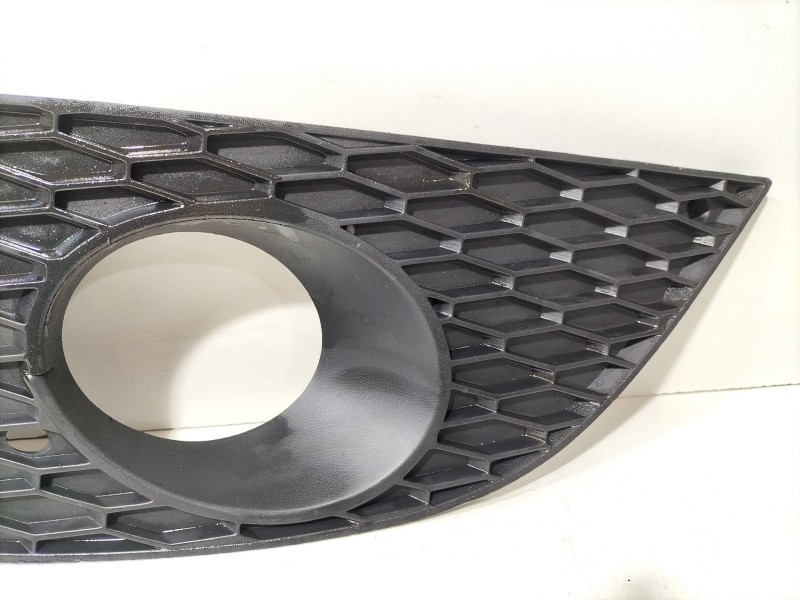 Recambio de molduras delanteras para seat leon (1p1) 1.4 tsi referencia OEM IAM 1P0853665G  