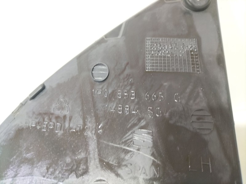 Recambio de molduras delanteras para seat leon (1p1) 1.4 tsi referencia OEM IAM 1P0853665G  