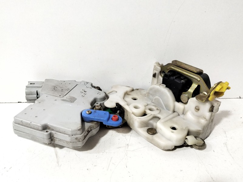Recambio de cerradura puerta delantera derecha para nissan terrano ii (r20) 2.7 tdi 4wd referencia OEM IAM 8055291L66  
