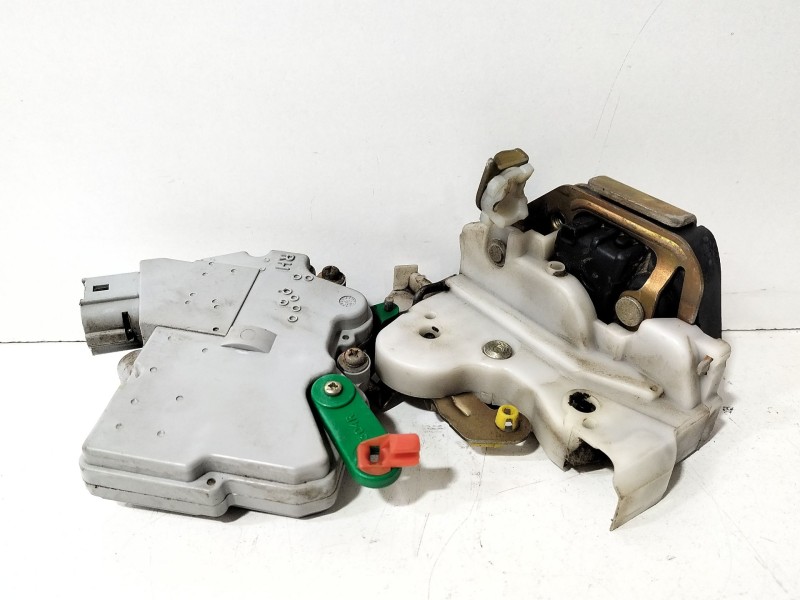 Recambio de cerradura puerta trasera derecha para nissan terrano ii (r20) 2.7 tdi 4wd referencia OEM IAM 8255250J00  