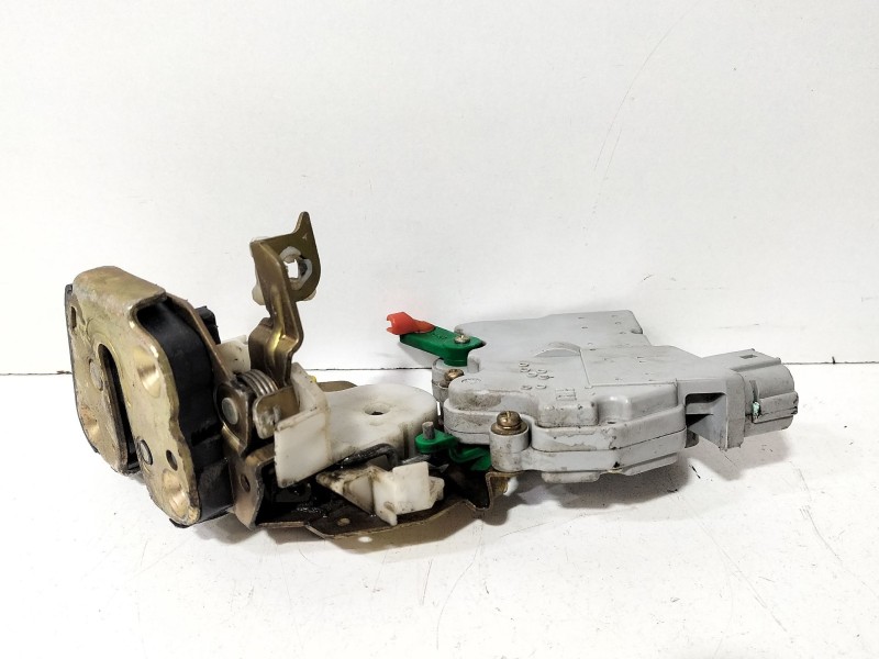Recambio de cerradura puerta trasera derecha para nissan terrano ii (r20) 2.7 tdi 4wd referencia OEM IAM 8255250J00  
