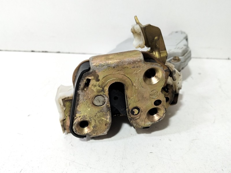 Recambio de cerradura puerta trasera derecha para nissan terrano ii (r20) 2.7 tdi 4wd referencia OEM IAM 8255250J00  