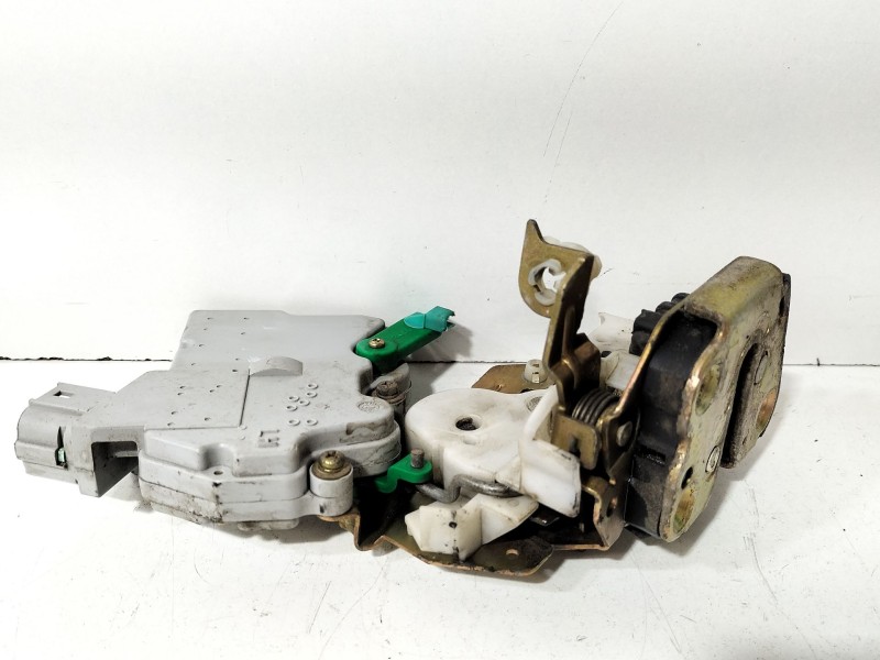 Recambio de cerradura puerta trasera izquierda para nissan terrano ii (r20) 2.7 tdi 4wd referencia OEM IAM 8255350J01  
