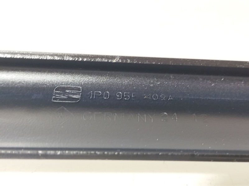Recambio de brazo limpia delantero izquierdo para seat leon (1p1) 1.4 tsi referencia OEM IAM 1P0955409A  