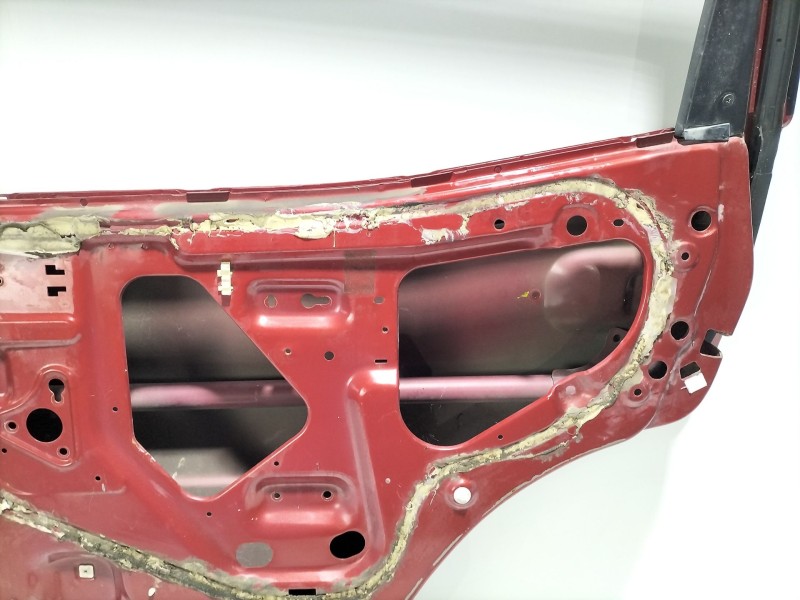 Recambio de puerta trasera derecha para nissan terrano ii (r20) 2.7 tdi 4wd referencia OEM IAM td27  