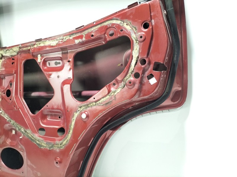 Recambio de puerta trasera derecha para nissan terrano ii (r20) 2.7 tdi 4wd referencia OEM IAM td27  